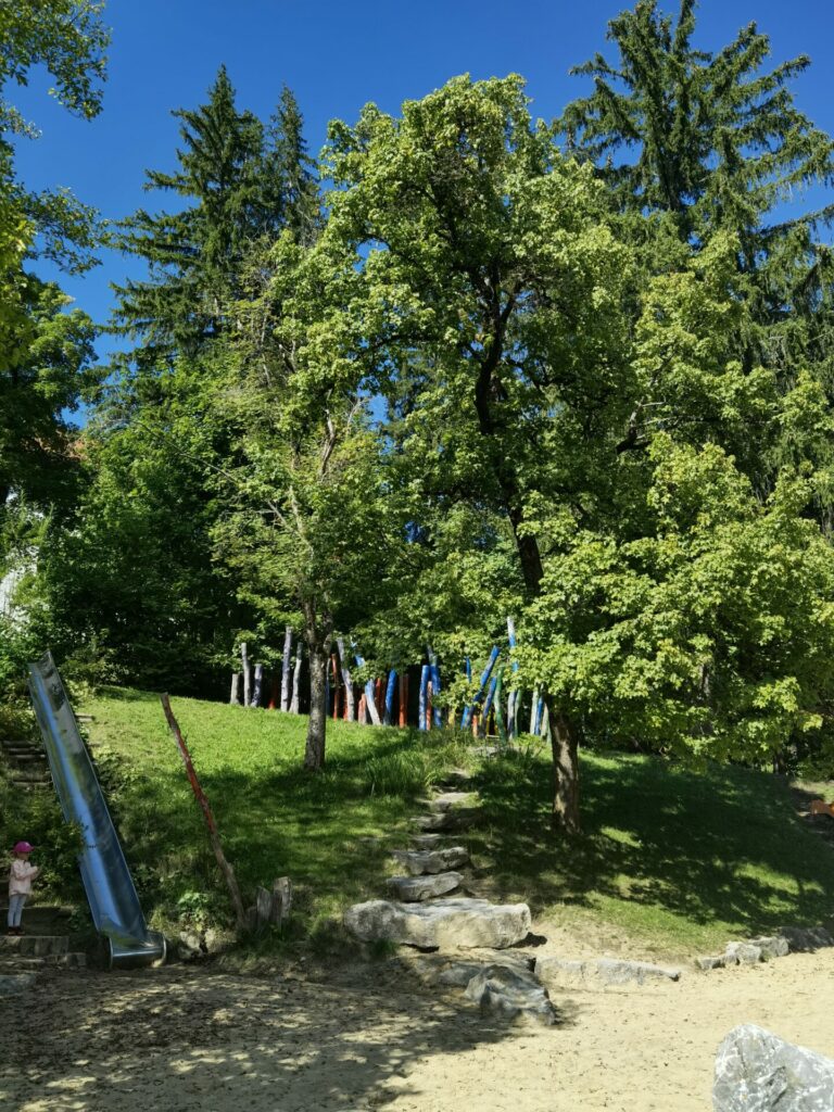 Große Rutsche - Spielplatz Hochgebirgsklinik Mittelberg